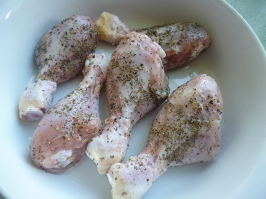 Куриные голени, запеченные с белыми грибами и паприкой