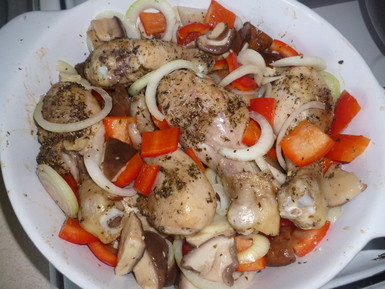 Куриные голени, запеченные с белыми грибами и паприкой