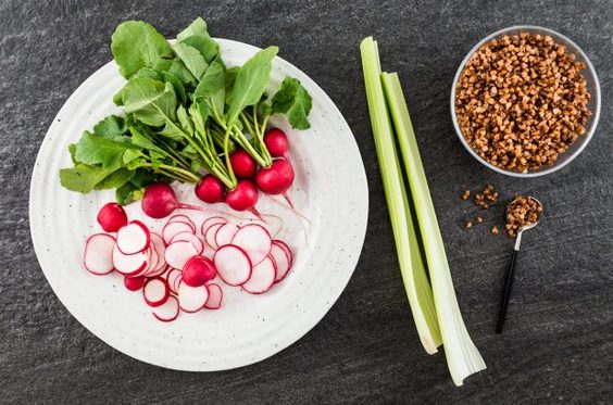 Салат с треской и гречкой