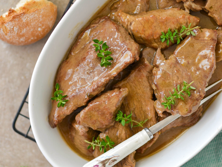 Котлеты из говядины в соусе